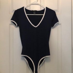 Short sleeve body suit
